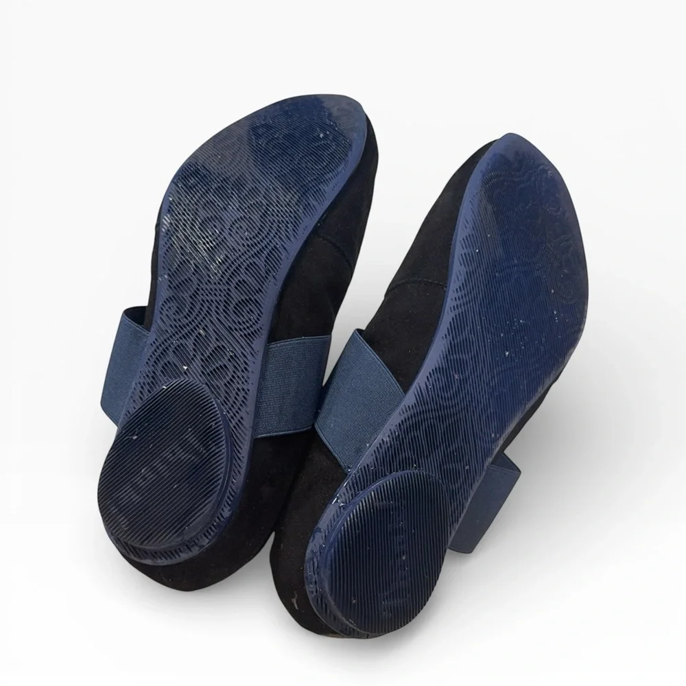 Think Black suede Mary Jane’s with navy elastic strap, 8.5, slightly wide, sharp - Picture 5 of 5